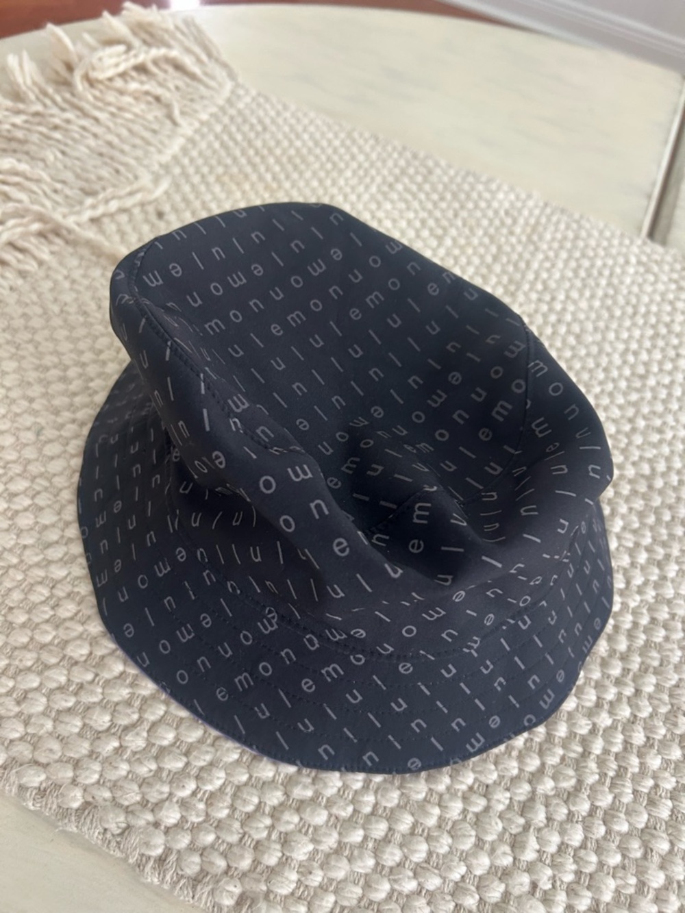 Lululemon bucket hat wear both ways! BNWT Black and Purple - Picture 7 of 7